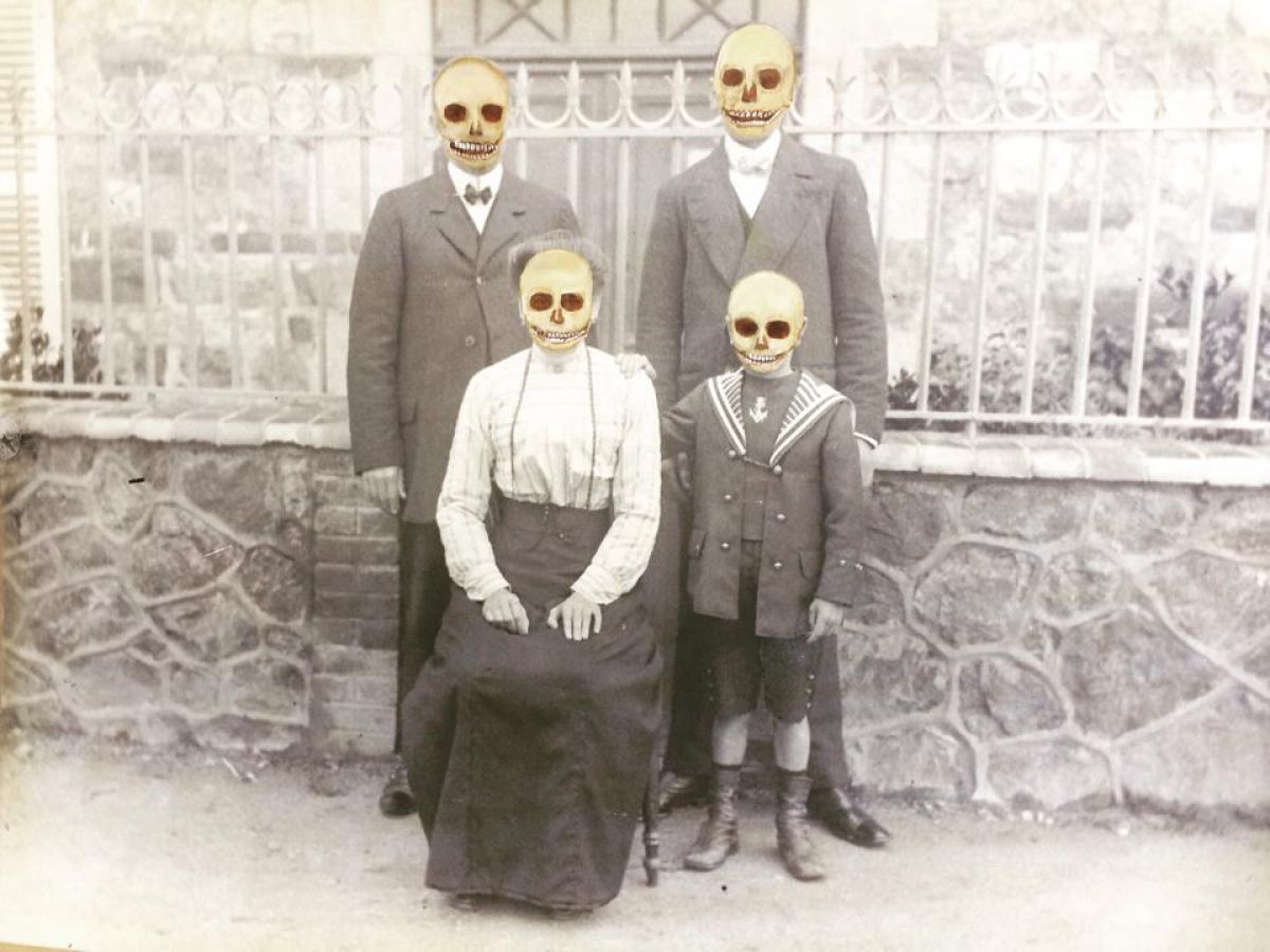 24 42 Cm X 32 Cm La Familia Oil On Vintage Photograph 2017